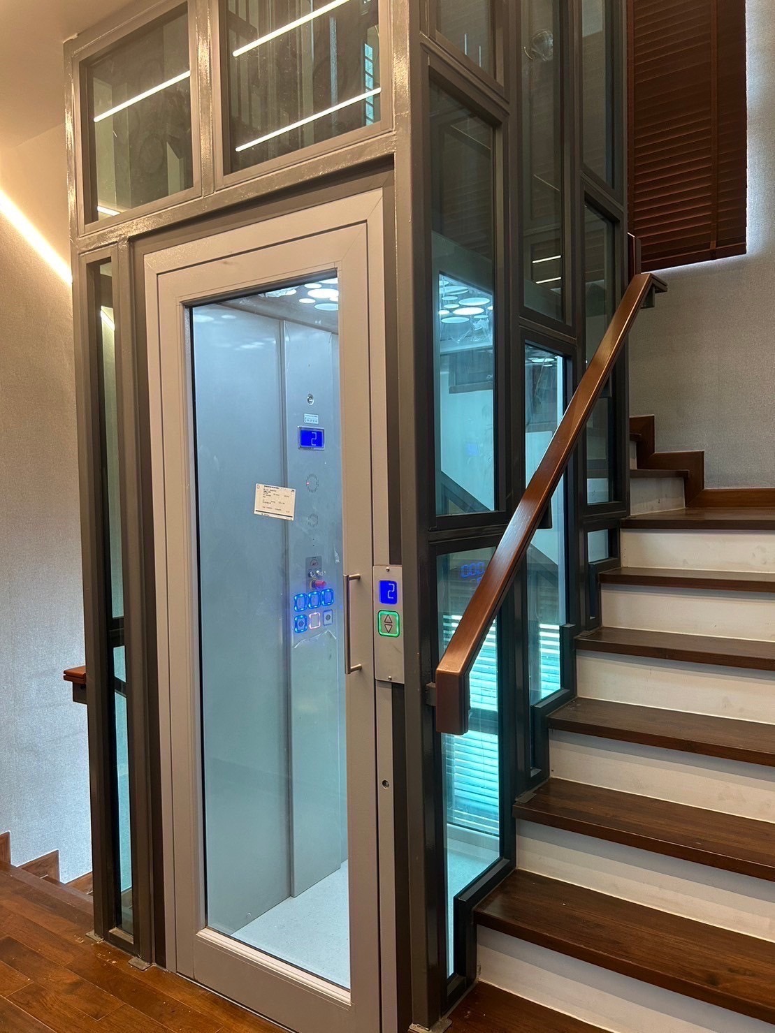 Size S Middle Staircase at The City Lift