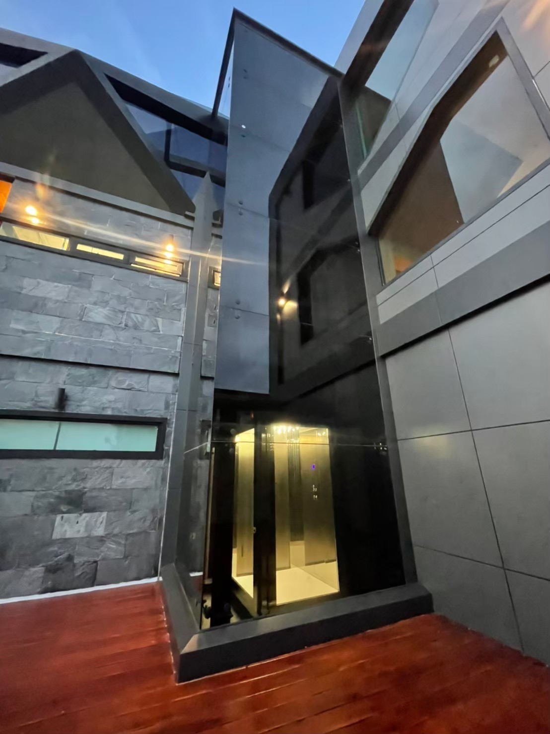 Luxury Observation Nakornsawan Lift