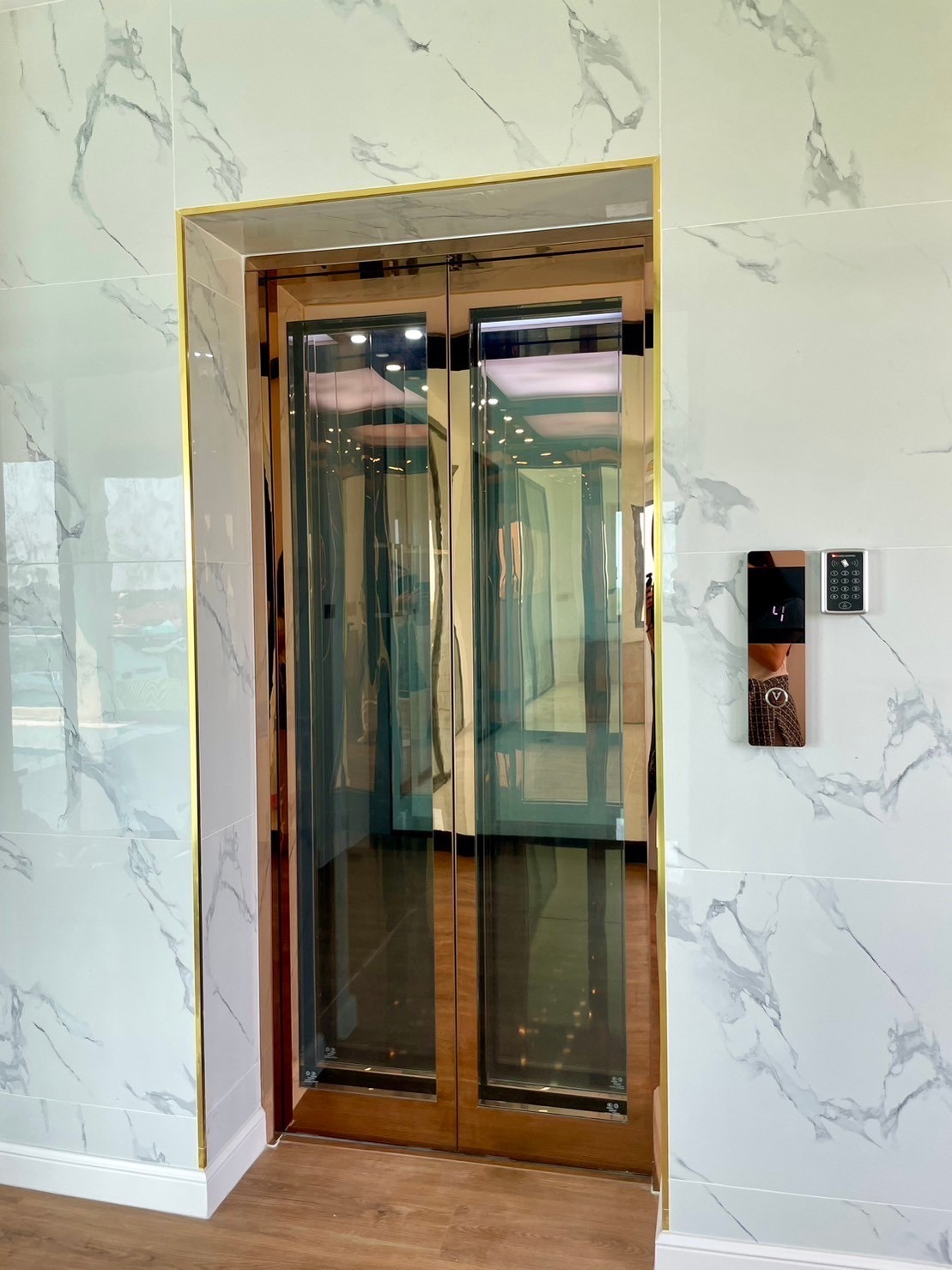 Rose-gold Chonburi Lift