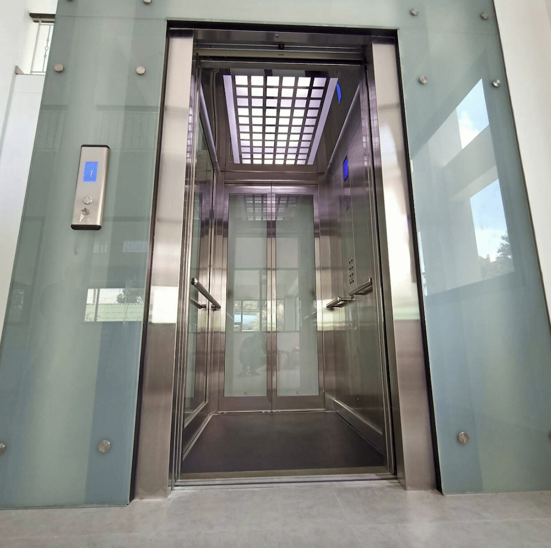 Panoramic Two Entrances Lift