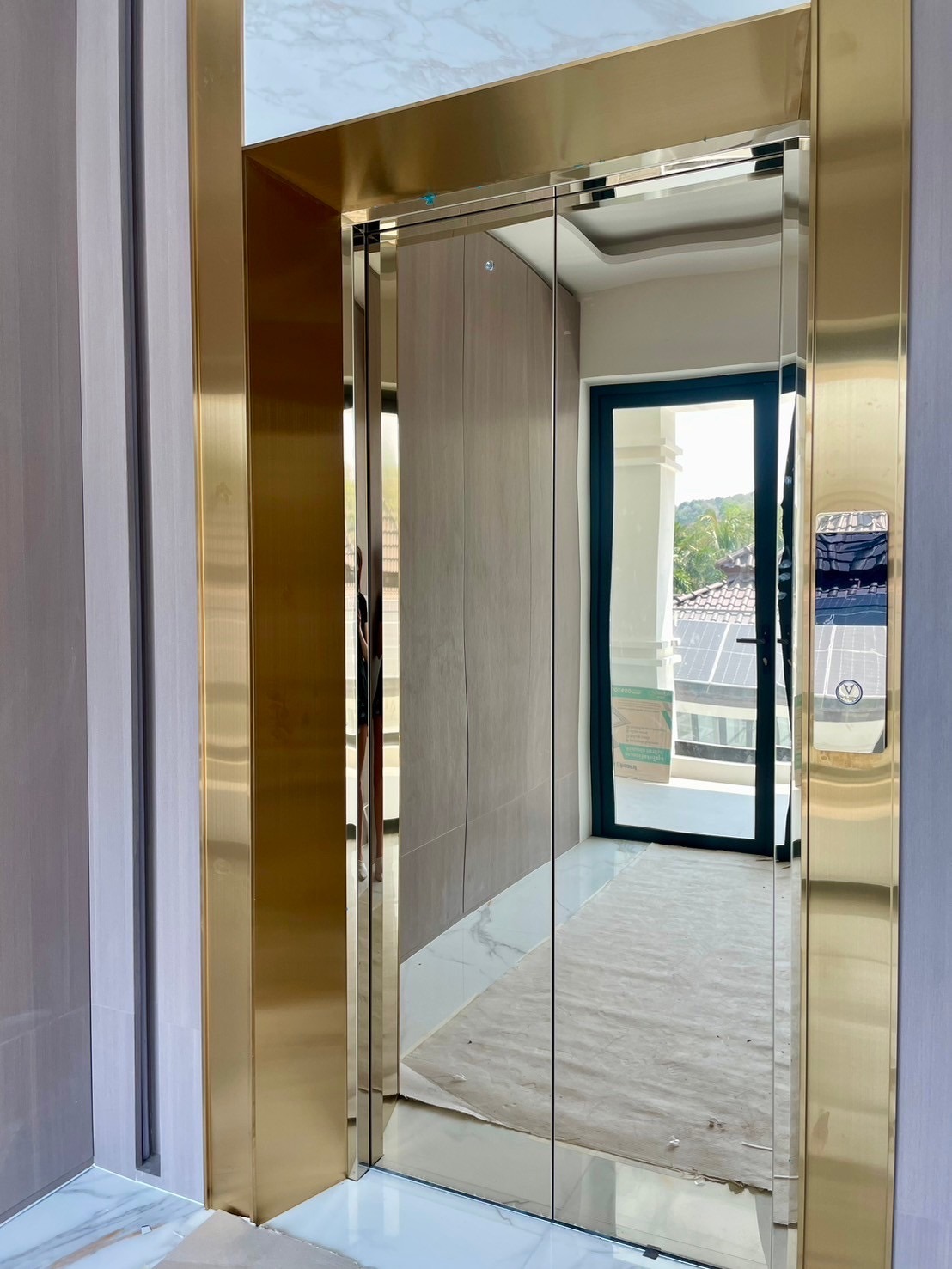 ประตูลิฟท์ Colored Stainless Steel Door Gallery - Amatalift - ภาพ ...