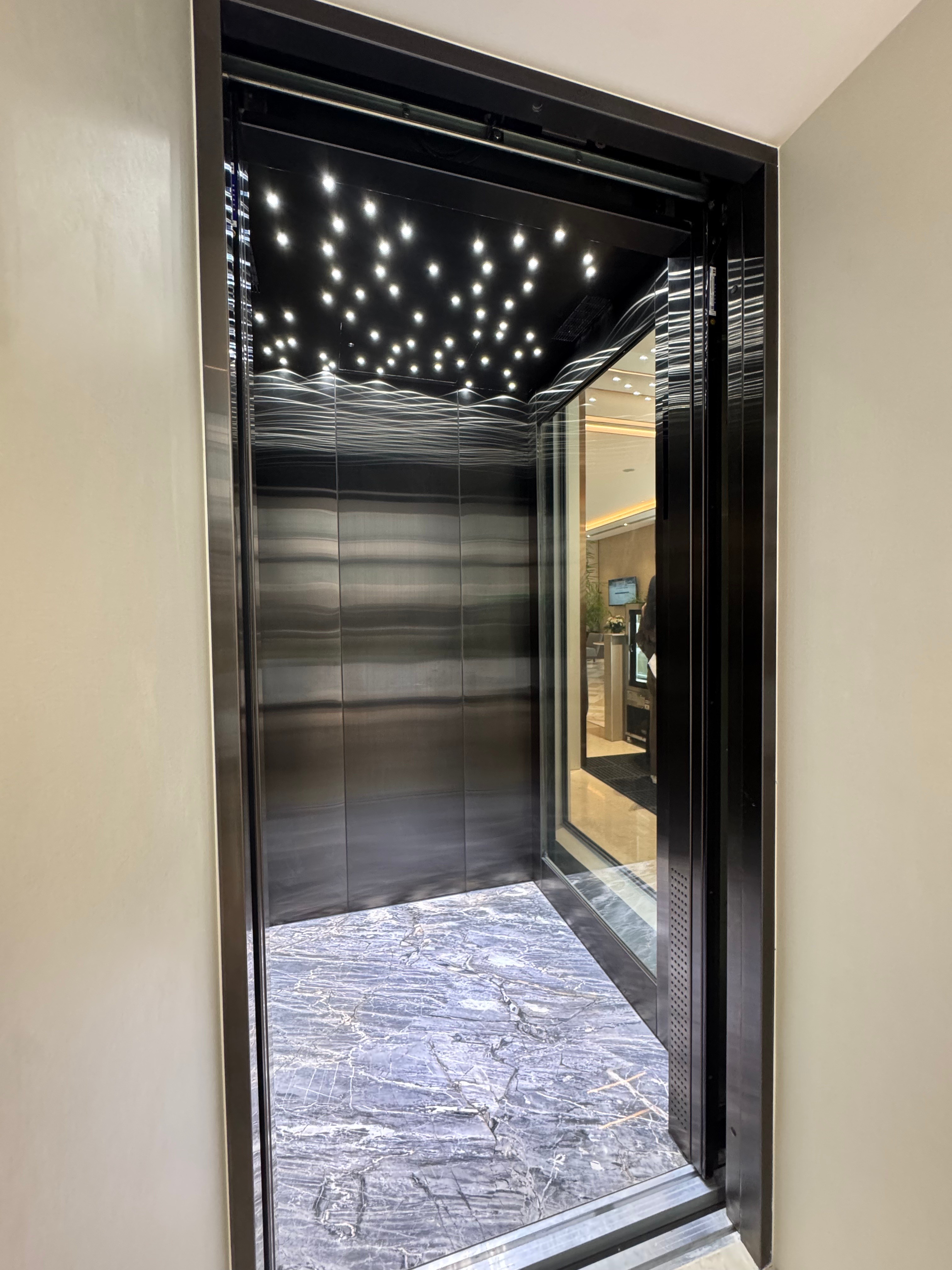 GM Estate Hotel & Service Apartment Lift