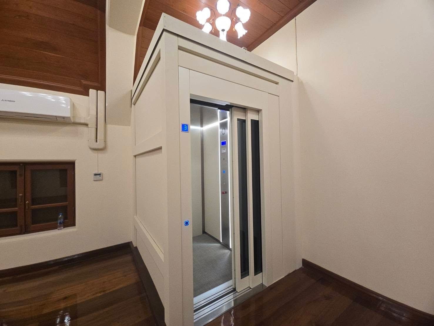 SimpLift (Full-cabin) Screw Lift Lift