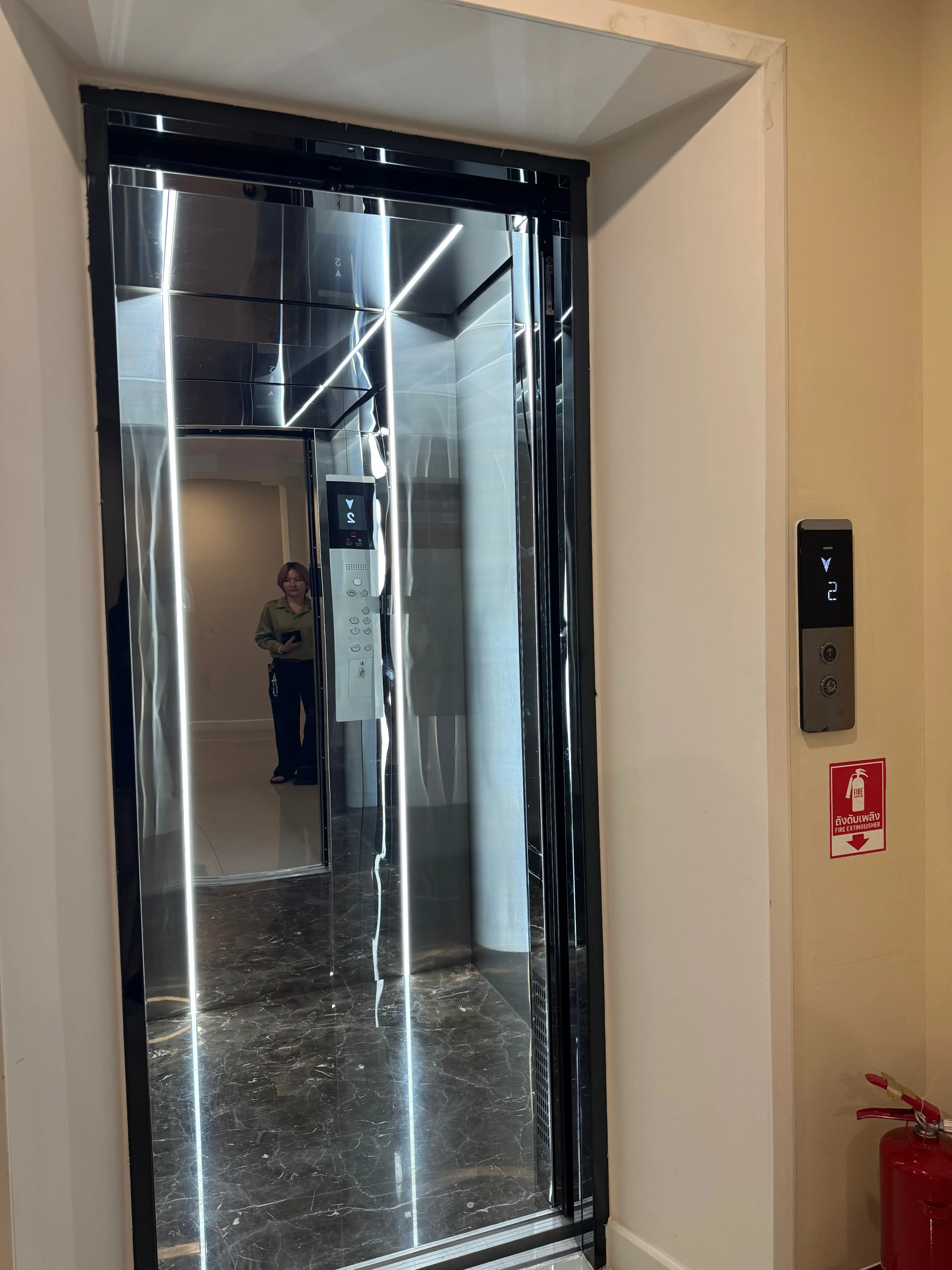 Dr.Kaimookclinic modern lift Lift